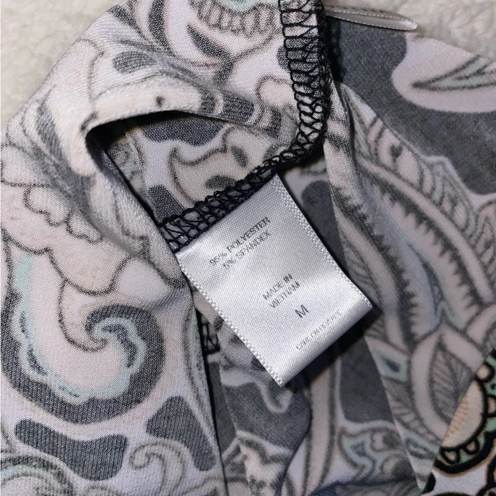 New York & Company dark paisley sleeveless top - Picture 5 of 5